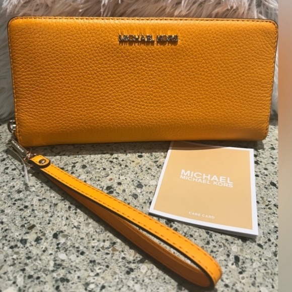 Michael Kors Handbags - NWT-Michael Kors Jet set Travel Continental  Wristlet/wallet